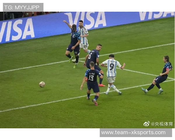 阿尔瓦雷斯与梅西迪马利亚合影庆祝世界杯夺冠三周年纪念