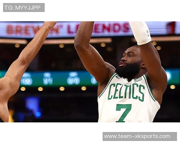 末节狂砍14分杰伦布朗展现关键球员风范马祖拉称赞其攻防全力以赴