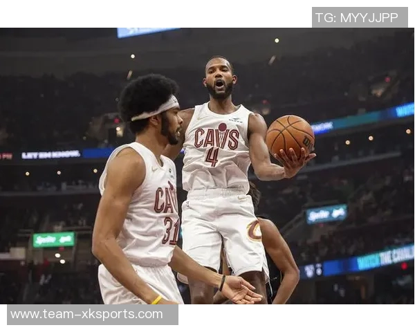 双塔组合表现出色小莫布里与阿伦半场联手贡献15分8篮板助力球队 双塔组合表现出色小莫布里与阿伦半场联手贡献15分8篮板助力球队